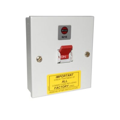 Wylex 921E Metal Surface Mounting Three Phase TPN Isolator Switch With Switched Neutral 32A 415V