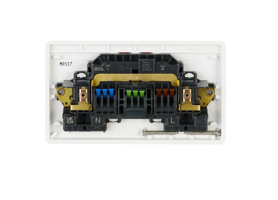 MK Logic Plus Rapid Fix 13A DP 2 Gang Switched Socket with Screwless Terminals White K2747STWHI