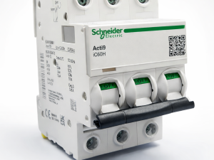 Schneider Electric Acti9 iC60H A9F54306 6A 3P Type C 10kA 415V Miniature Circuit Breaker (C60HC306)